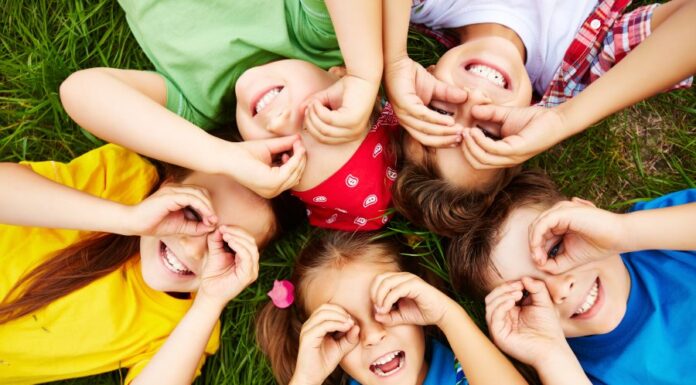 5 cuidados com os olhos das crianças durante as férias